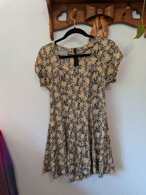 Vintage Floral Short-Sleeve Fit & Flare Dress in Yellow and Black